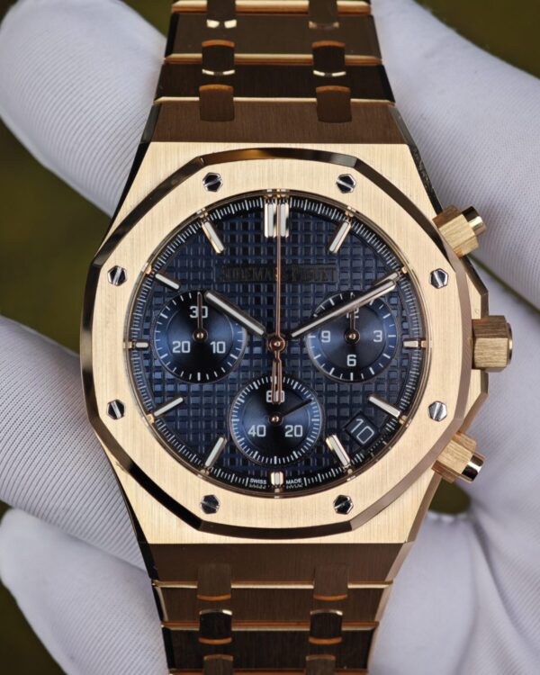 Customized AP Royal Oak 18K rose gold 26240, original data reference-accuratecustomized 18K rose gold case strap and clasp, Dandong 4401 integrated movement (weight adjustment), customized best alternative blue dial, hands and calendar — custom-built watch