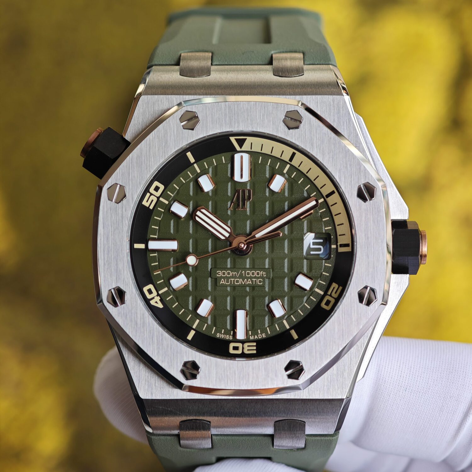 AUDEMARS PIGUET Royal Oak Offshore 15720 Avocado Green, equipped with original avocado green dial, best alternative hands and calendar, electroplated 18K white gold case, reference-accuratecustomized 4308 integrated movement — custom-built watch