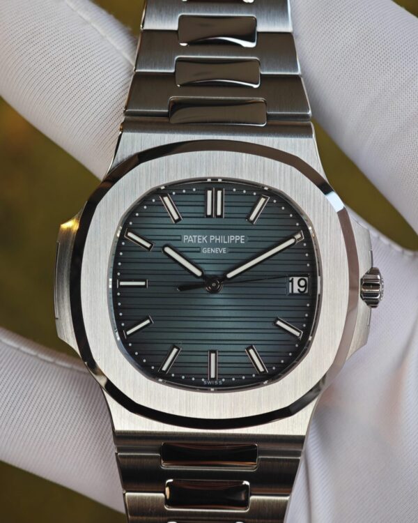 (Top customization) Patek Philippe 5711/1A blue dial, raw data reference-accurateCNC customized case and strap, customized best alternative representative dial, hands, calendar and ACE324 integrated movement, infinitely close to GEN state — custom-built watch