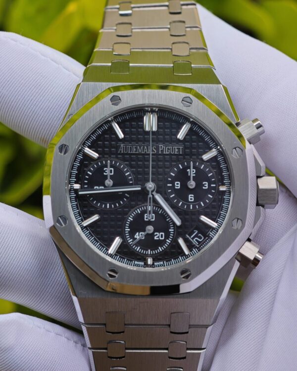 The improved version of AP Royal Oak 26240 is equipped with the best black replacement dial, replacement hands, solid pin shaft, as well as finely polished case and strap, and is powered by the Shanghai 4401 integrated movement — custom-built watch
