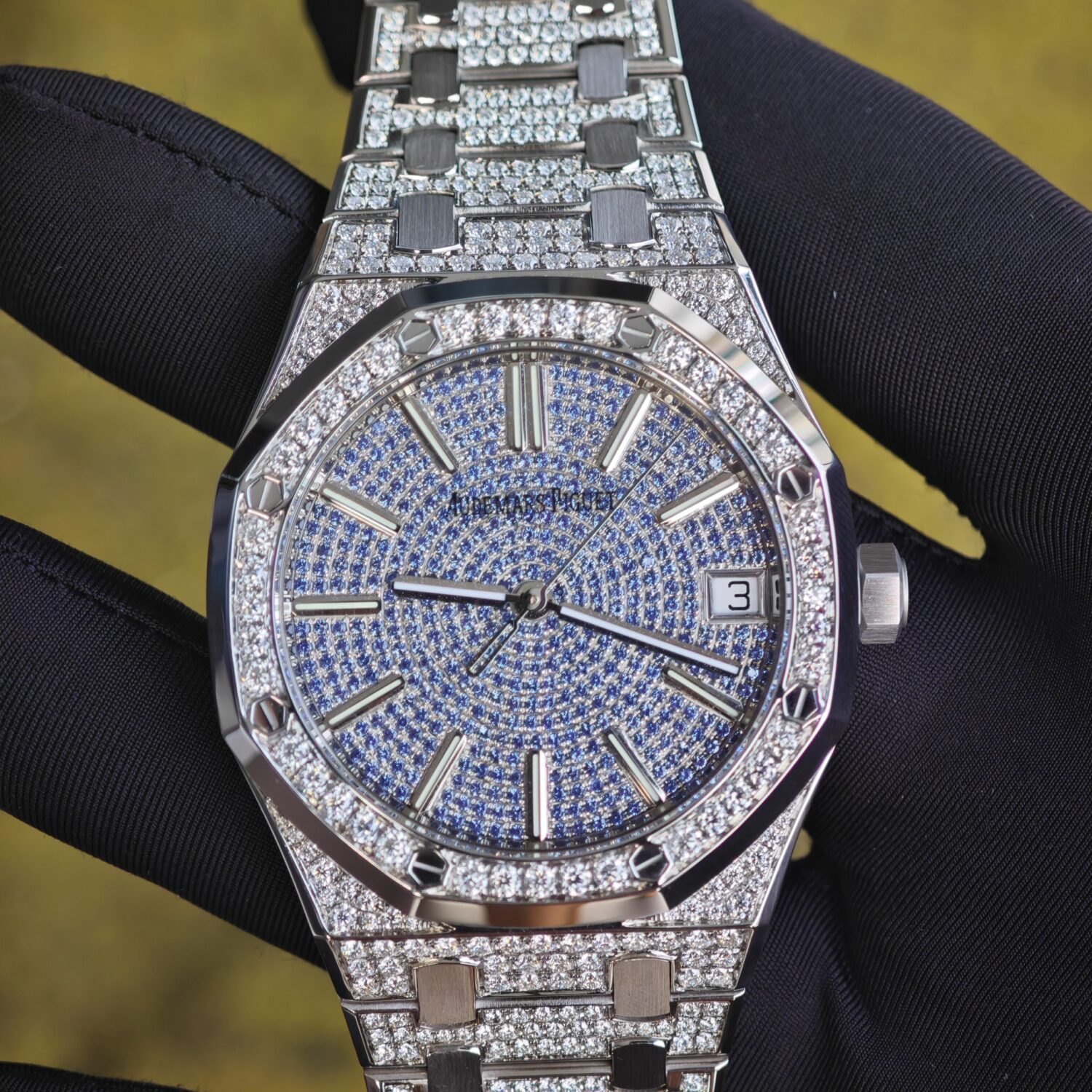 Customized counterweight full diamond AP15512bc, case and strap with Swiss craftsmanship inlaid with diamonds, customized blue full diamond dial, equipped with substitute hands and date, non card degree 4302 integrated movement — custom-built watch