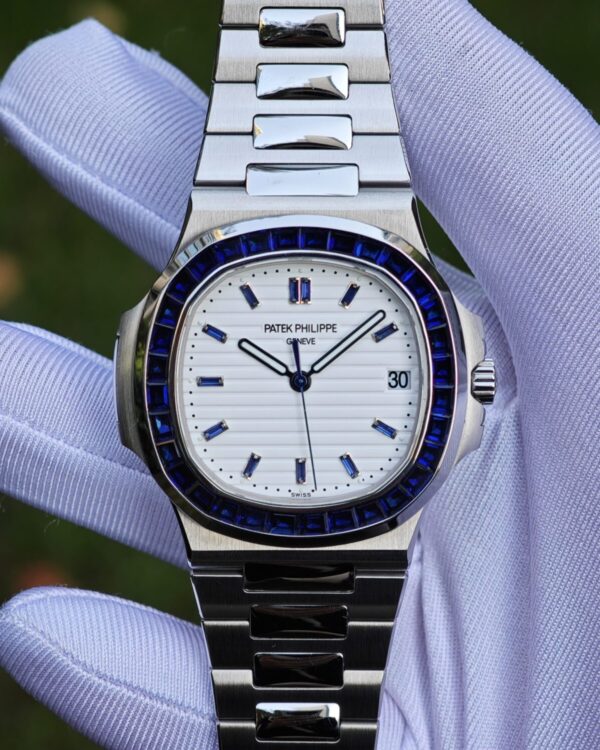 (Top Customization) Patek Philippe 5711/111P, original data reference-accuratecustomized case and strap, hand inlaid sapphire outer ring, customized best substitute for dial, pointer, calendar, and ACE324 integrated movement — custom-built watch