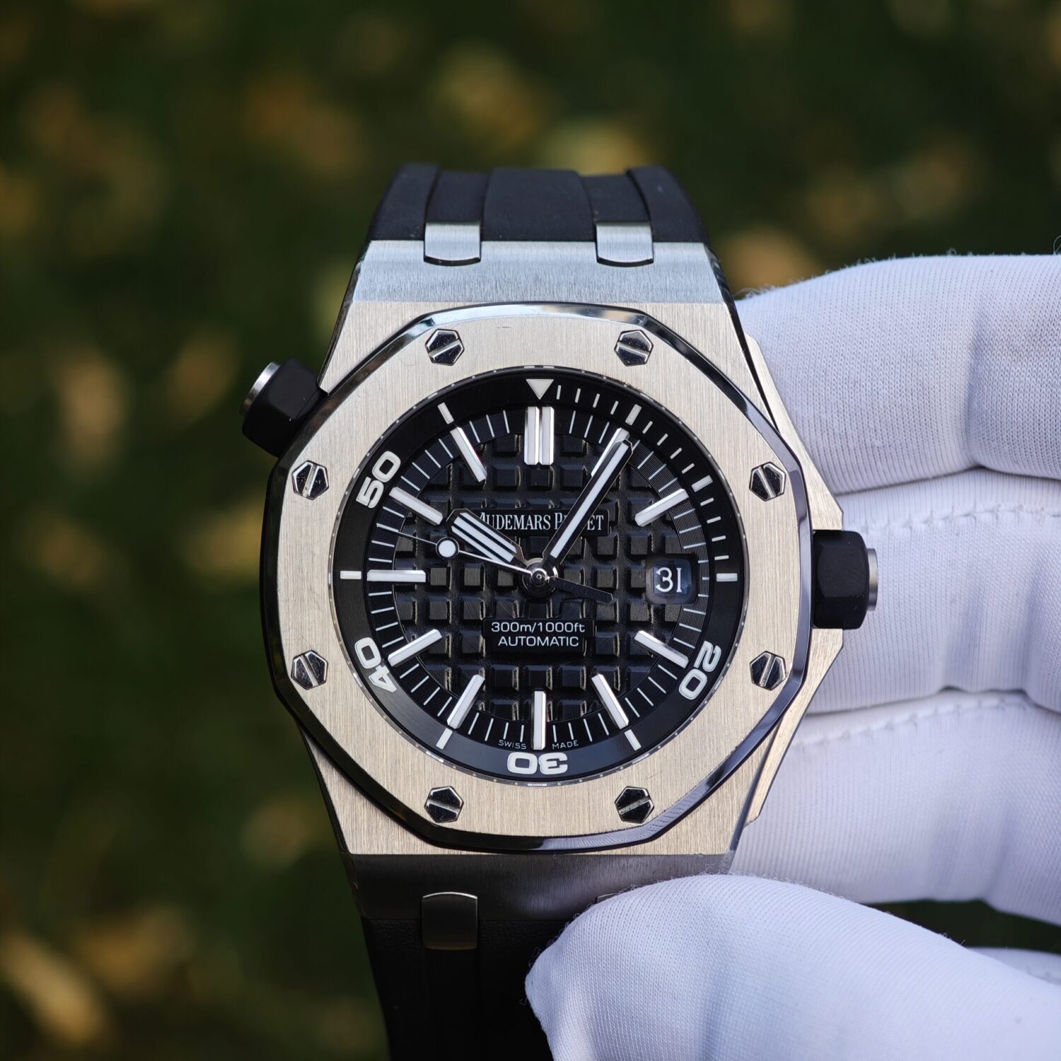 Royal Oak Offshore 15703, equipped with original GEN dial, hands, calendar, faithful, outer ring, case, crown genuine 7-piece set. Black rubber strap and 3120 integrated movement — custom-built watch