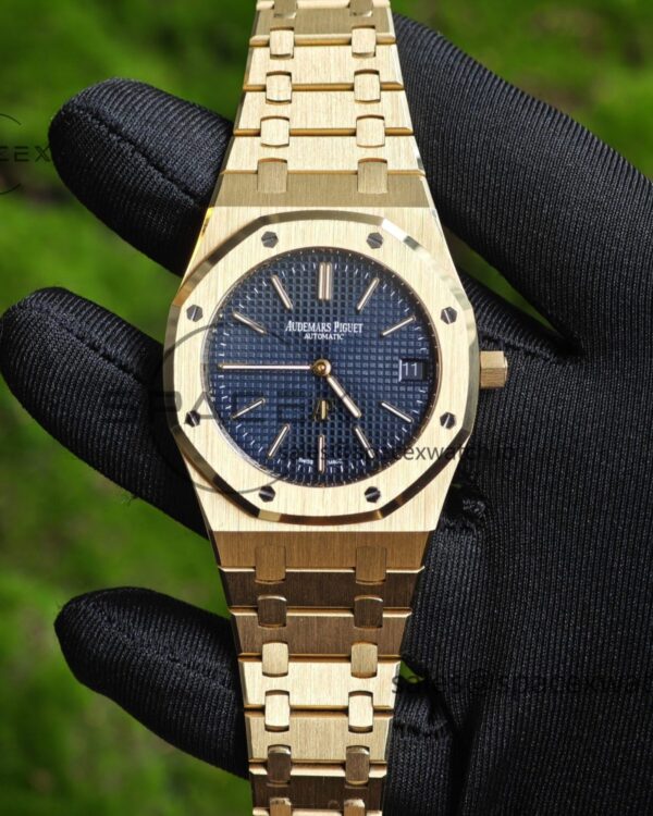AP Royal Oak 39mm 15202 blue dial, original data reference-accuratecustomized 18K gold case strap, replacing imported substitute dial, customized best alternative pointer and calendar, equipped with original K2121 movement 22K gold tourbillon — custom-built watch