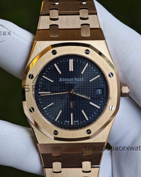 AP Royal Oak 39mm 15202 blue dial, electroplated 18K gold case (consistent color), dial hands undergo secondary finishing treatment, case undergoes secondary polishing — custom-built watch