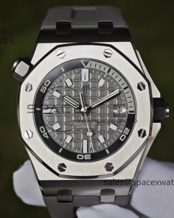 AUDEMARS PIGUET Royal Oak Offshore Submersible 15720, equipped with original grey dial, grey rubber strap, and 4308 integrated movement — custom-built watch