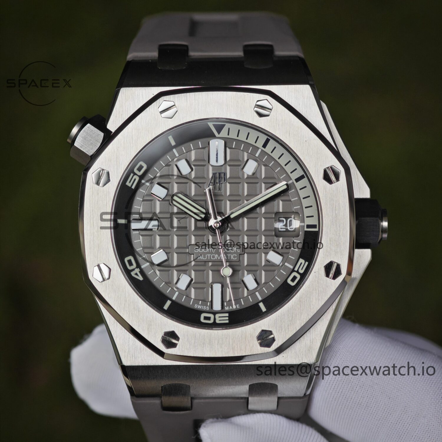 AUDEMARS PIGUET Royal Oak Offshore Submersible 15720, equipped with original grey dial, grey rubber strap, and 4308 integrated movement — custom-built watch