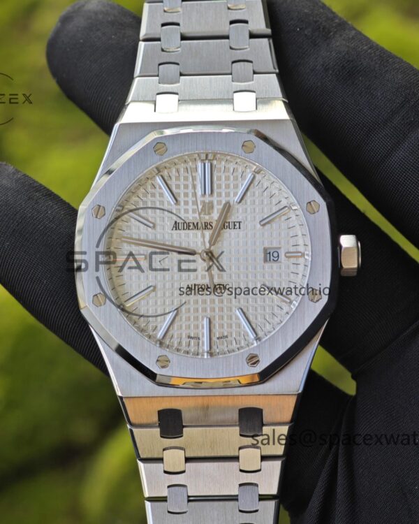 The Audemars Piguet AP15400 features a white dial, modified with GEN white dial, hands, calendar, and faithful. The case and strap undergo secondary polishing and grinding, as well as the 3120 integrated movement — custom-built watch