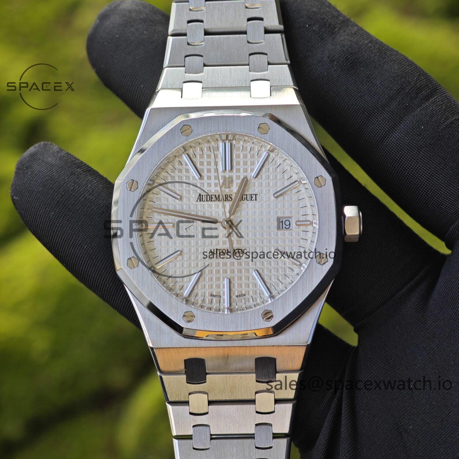 The Audemars Piguet AP15400 features a white dial, modified with GEN white dial, hands, calendar, and faithful. The case and strap undergo secondary polishing and grinding, as well as the 3120 integrated movement — custom-built watch