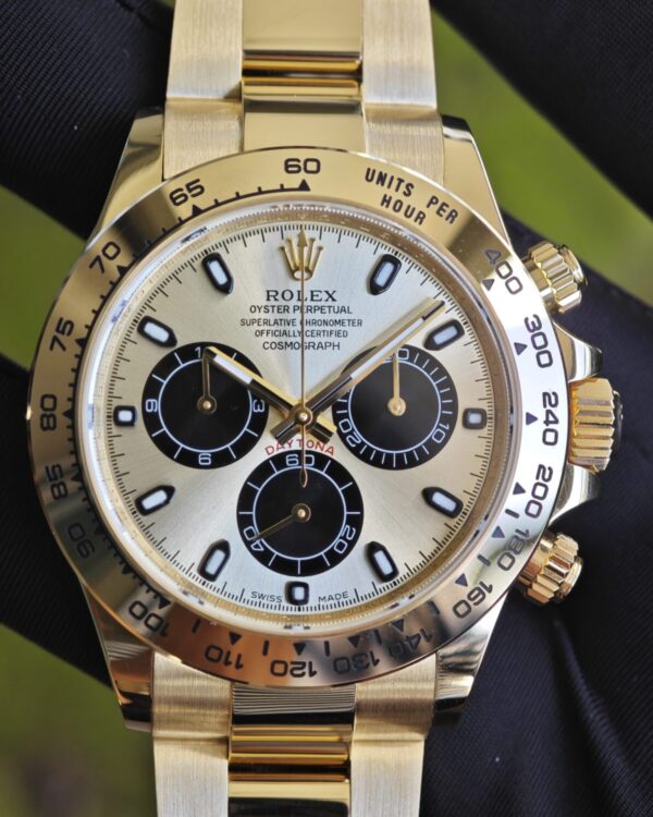 Rolex Daytona 116508 German CNC custom 18K pure gold case and strap, modified with original bezel, customized with the best substitute dial and hands. Dandong 4130 Movement — custom-built watch