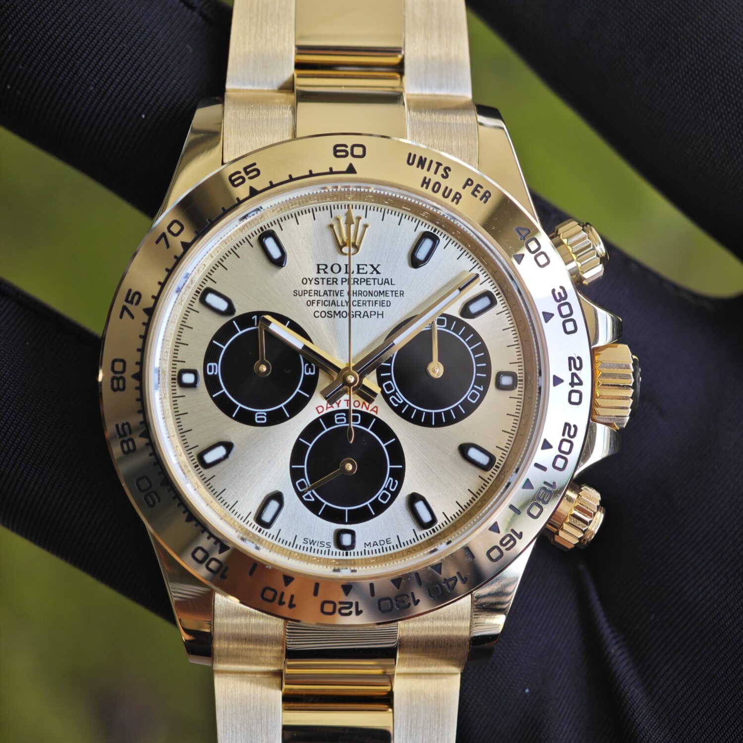 Rolex Daytona 116508 German CNC custom 18K pure gold case and strap, modified with original bezel, customized with the best substitute dial and hands. Dandong 4130 Movement — custom-built watch