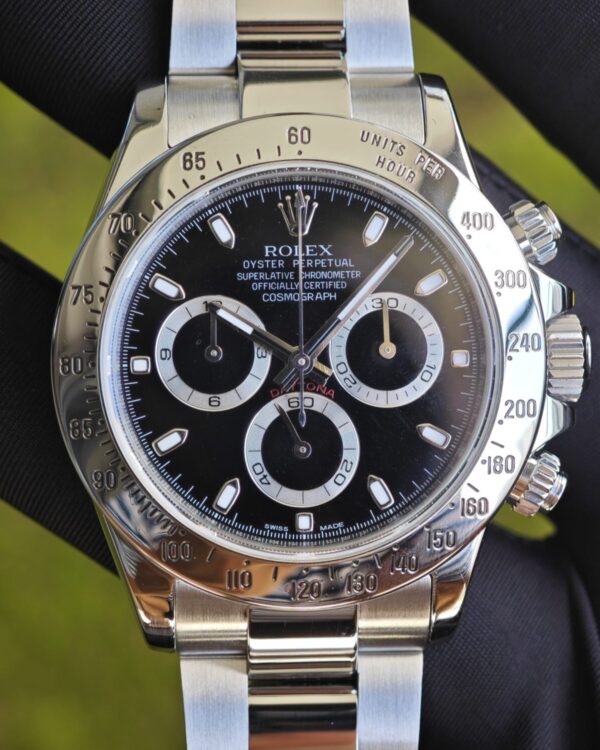 Rolex Daytona 116520 black dial with green luminous hour markers. Equipped with five original accessories, including dial, bezel, hands, faithful, and crown. 1: 1CNC customized 904L stainless steel case and strap, Dandong 4130 integrated movement — custom-built watch
