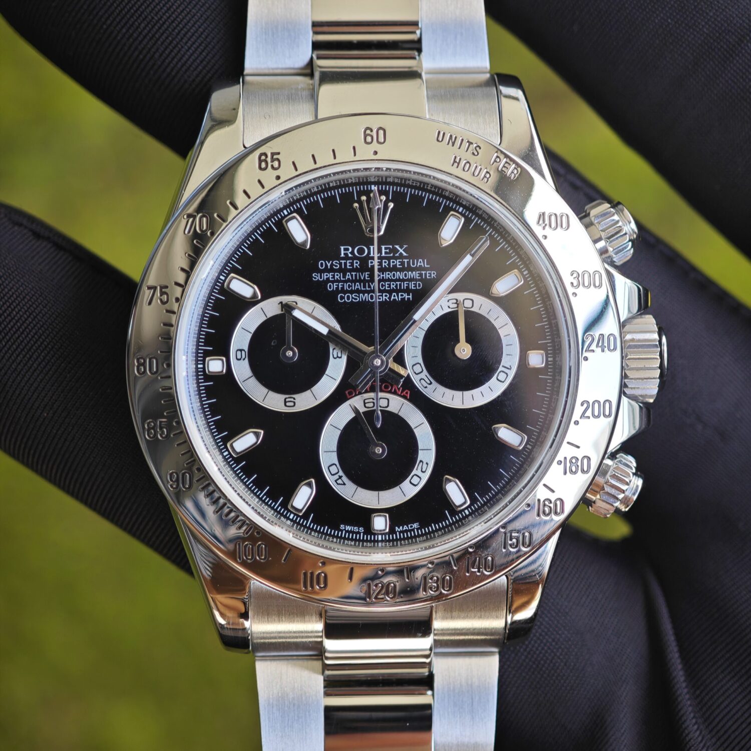 Rolex Daytona 116520 black dial with green luminous hour markers. Equipped with five original accessories, including dial, bezel, hands, faithful, and crown. 1: 1CNC customized 904L stainless steel case and strap, Dandong 4130 integrated movement — custom-built watch