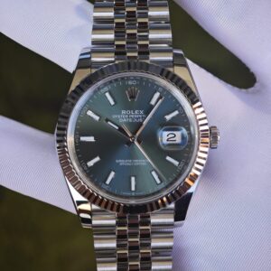 41mm Rolex DateJust m126300 green dial, customized and modified genuine watch accessories, dial, hands, faithful, crown four piece set. Dandong 3235 integrated movement, 904L steel strap — custom-built watch