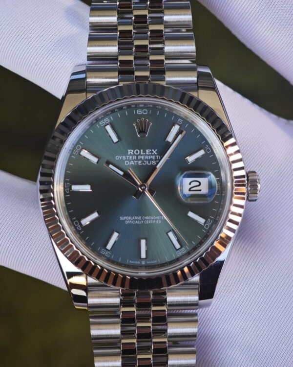 41mm Rolex DateJust m126300 green dial, customized and modified genuine watch accessories, dial, hands, faithful, crown four piece set. Dandong 3235 integrated movement, 904L steel strap — custom-built watch