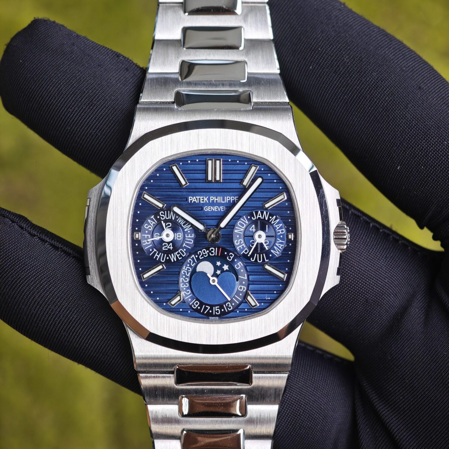 Patek Philippe Nautilus white gold 5740, reference-accuratecustomized CNC18K pure gold case, 18K pure gold bracelet. Best substitute for disk pointer, ball top needle shaft, customized ACE240 integrated movement — custom-built watch