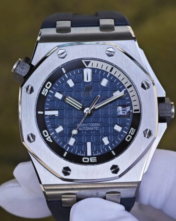 AUDEMARS PIGUET Royal Oak Offshore 15720 Blue Disc, equipped with genuine blue dial and screws, the best alternative to hands and calendar, electroplated 18K white gold case, reference-accuratecustomized 4308 integrated movement — custom-built watch