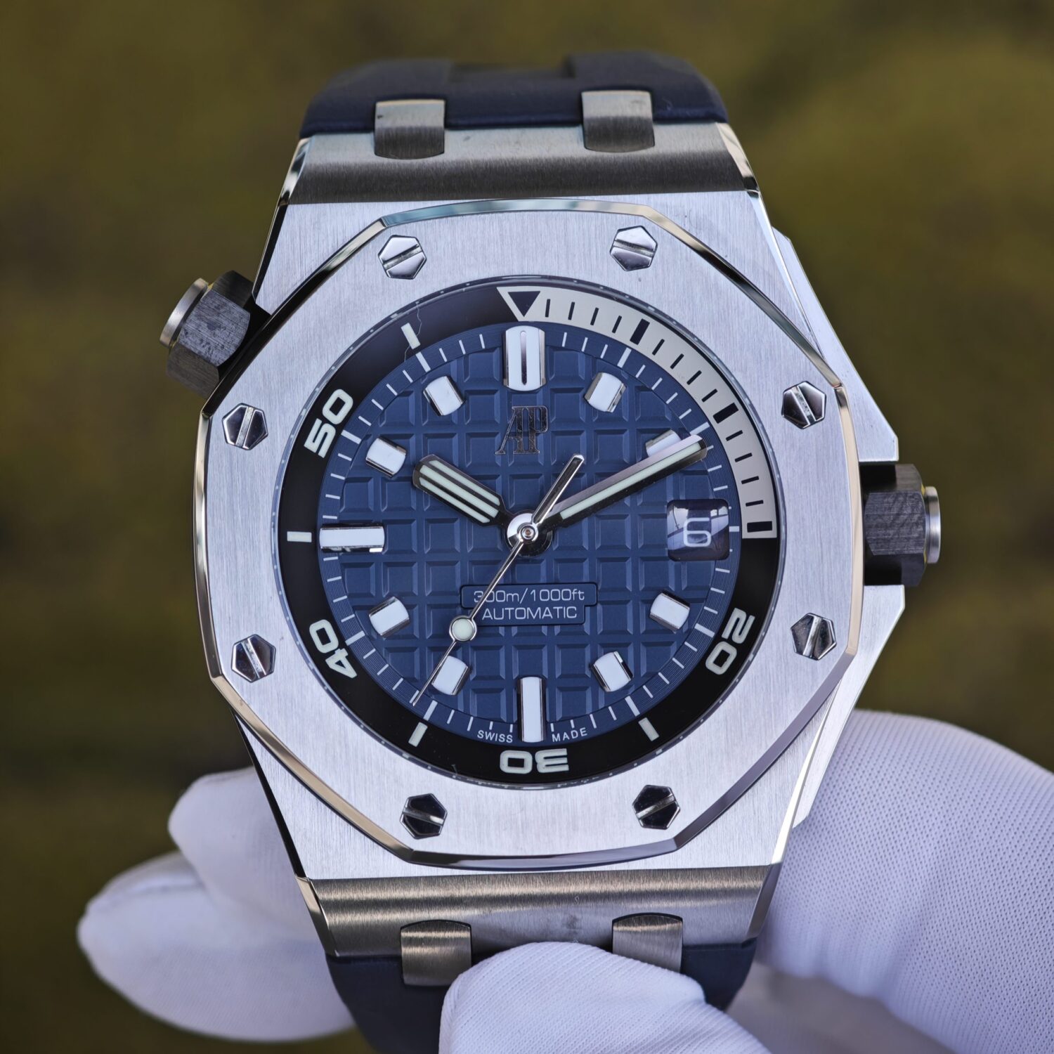 AUDEMARS PIGUET Royal Oak Offshore 15720 Blue Disc, equipped with genuine blue dial and screws, the best alternative to hands and calendar, electroplated 18K white gold case, reference-accuratecustomized 4308 integrated movement — custom-built watch