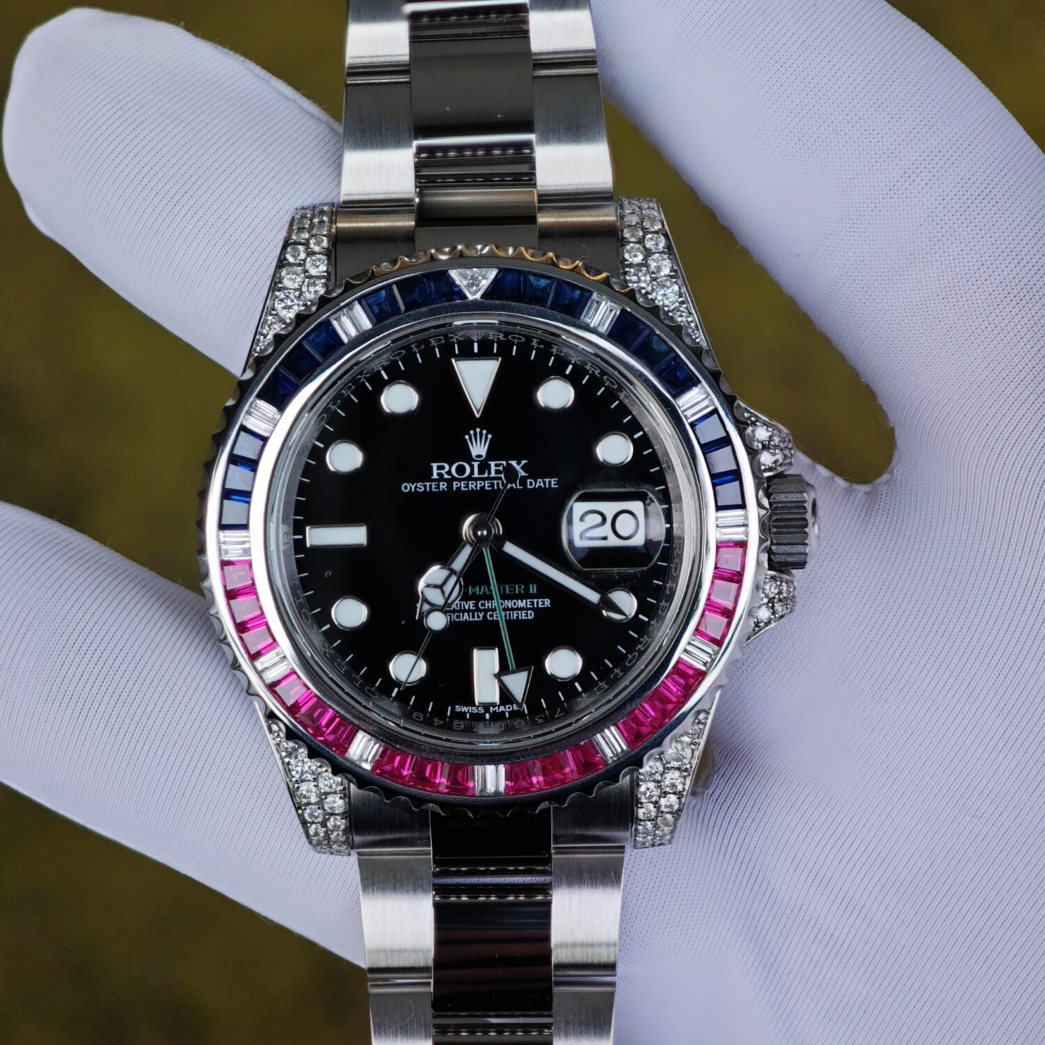 Rolex Greenwich 116759SARU can be installed with genuine dial, hands, calendar, and faithful. The case is hand inlaid with diamonds and the outer ring is set with natural gemstones. Equipped with Dandong 3285 movement — custom-built watch