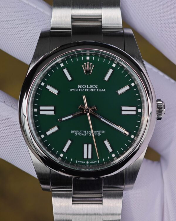 Rolex 41mm Oyster Perpetual 134300 green dial, modified with genuine watch outer ring, dial, pointer faithful and four genuine accessories, Dandong 3230 integrated movement, high-quality 904L steel case strap and secondary polishing treatment — custom-built watch