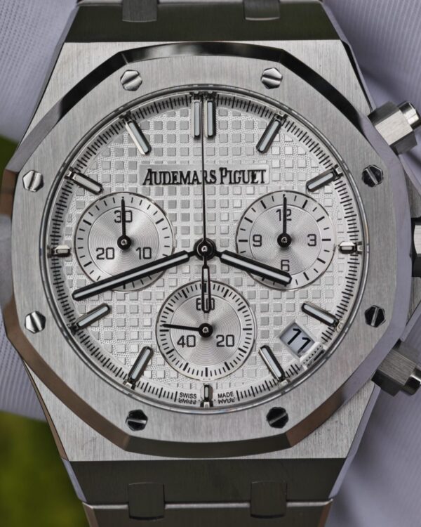 AP Royal Oak 26240 with white dial, fitted with the best custom-made dial, hands, and solid pinions, the case and bracelet having undergone secondary refinishing and polishing, and powered by the Shanghai 4401 integrated movement. — custom-built watch