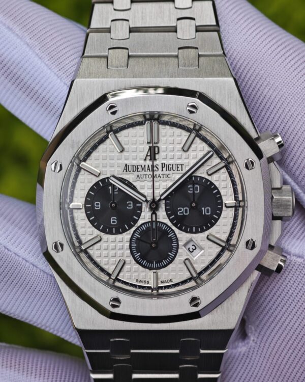 Royal Oak AP26331 Panda Dial, fitted with a genuine Swiss-made FP1185 movement (with authentication certificate), custom best‑replacement dial, hands, and date wheel, and a CNC reference-accuratecustom case and bracelet — custom-built watch