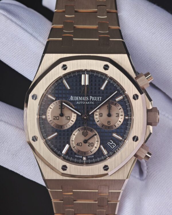 Customized AP Royal Oak 18K rose gold 26240, equipped with genuine blue dial, genuine hands, and calendar, original data reference-accuratecustomized 18K rose gold case, strap, and clasp (whole watch 241g) Dandong 4401 integrated movement (weight adjustment) — custom-built watch