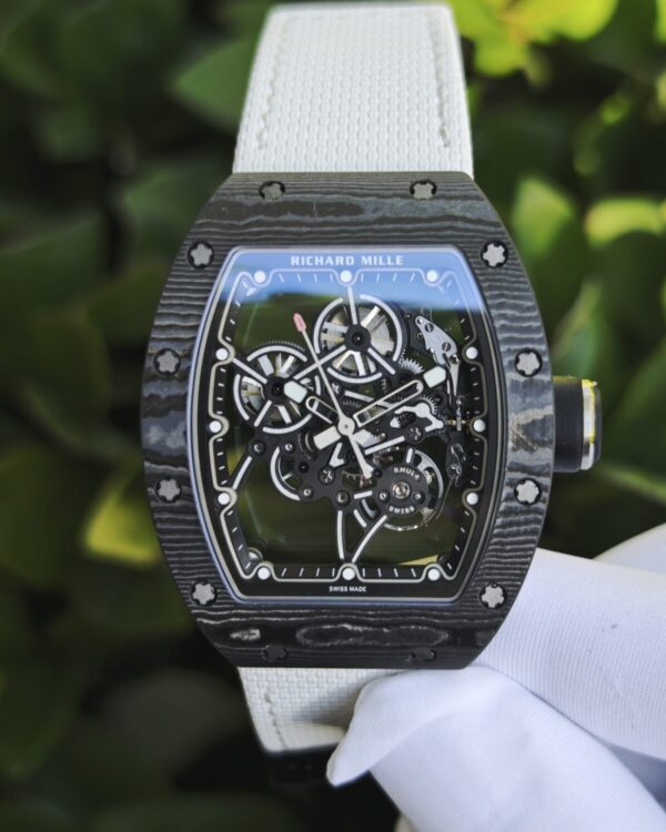 Richard Mir RM55-01 gray version, featuring an original reference-accuratecustom imported carbon fiber case, equipped with Swiss Panerai improved RMUL4 movement (same function as the original), white natural rubber strap, high transparency curved sapphire crystal faithful, titanium alloy clasp — custom-built watch