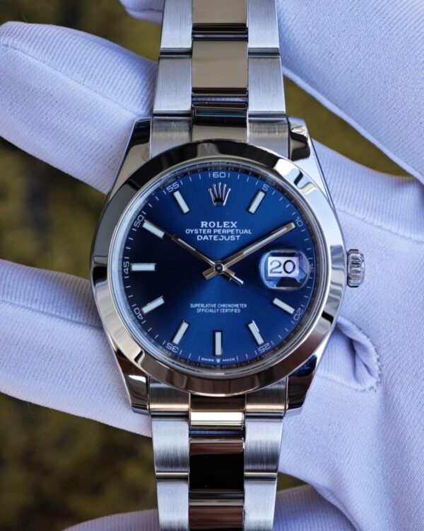 41mm Rolex DateJust m126300 blue dial, customized genuine watch outer ring, dial, faithful, hands, calendar five piece set Dandong 3235 integrated movement 904L stainless steel case three bead strap — custom-built watch