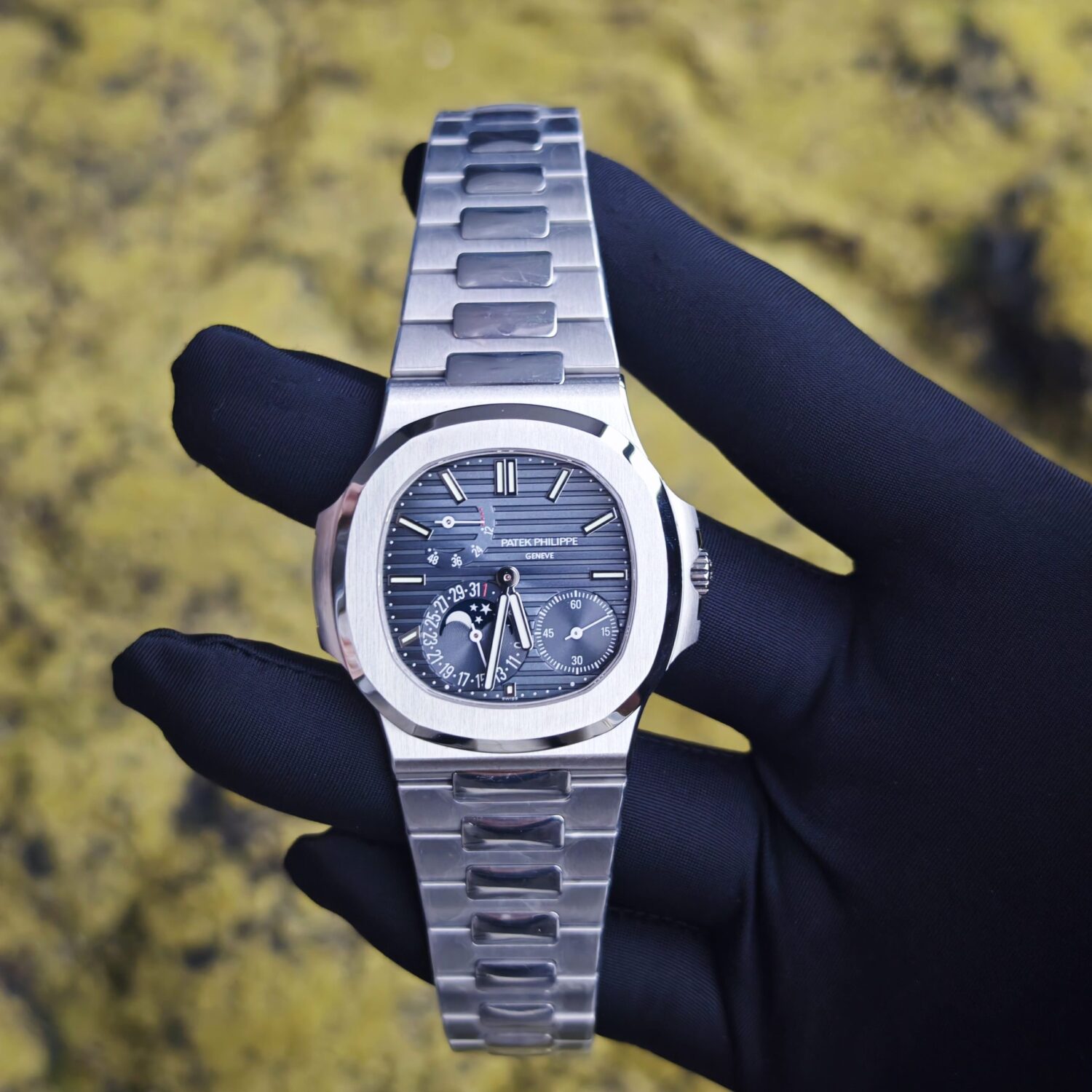 U-mi Patek Philippe Nautilus Blue Plate 5712, reference-accuratecustomized case and strap, customized cardless 240 integrated movement — custom-built watch