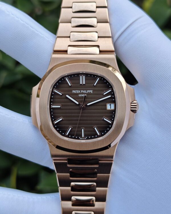 (Regular customization) Patek Philippe Nautilus rose gold 5711R, customized best alternative dial pointer calendar, 18K original color gold-plated case and strap, Dandong 324 integrated movement — custom-built watch