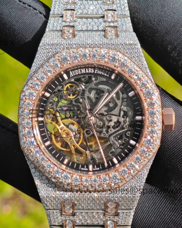 Customized full diamond AP Royal Oak 15407, the entire watch is handmade with moissanite diamonds, and the case and strap have undergone secondary polishing. 3132 integrated movement — custom-built watch