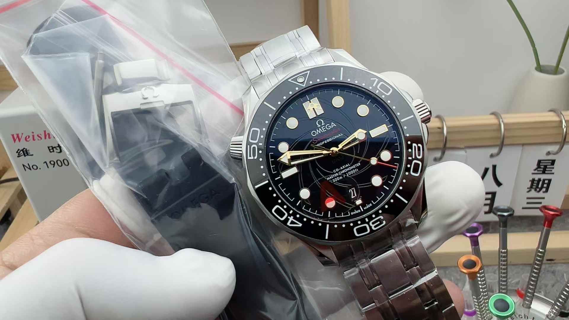 VS Factory Omega Seahorse 300 Queen's Secret Envoy 007 Steel Strip Black Face