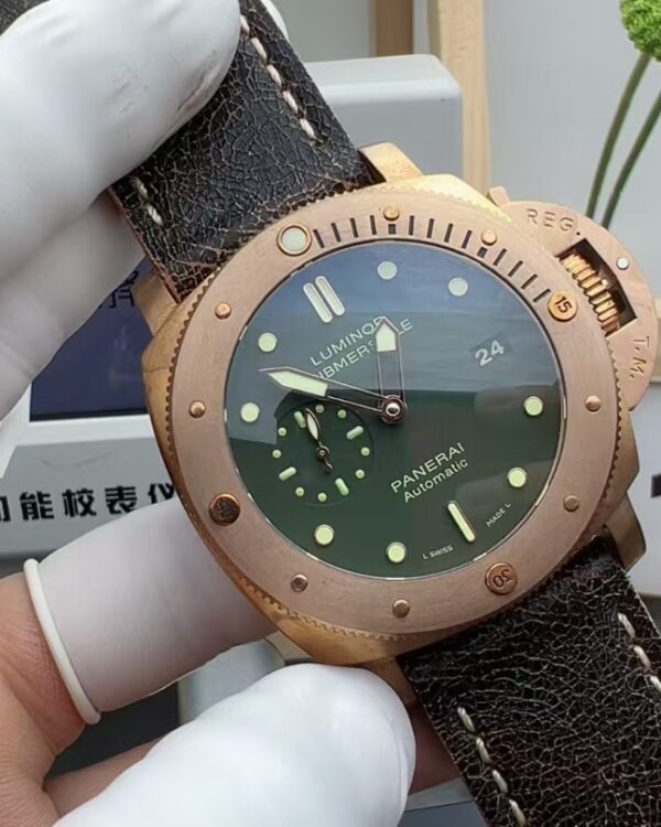 VS Panerai 382 belt green disc