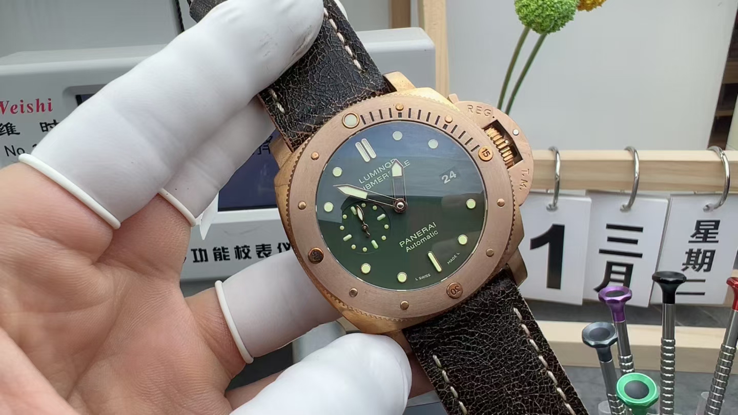 VS Panerai 382 belt green disc