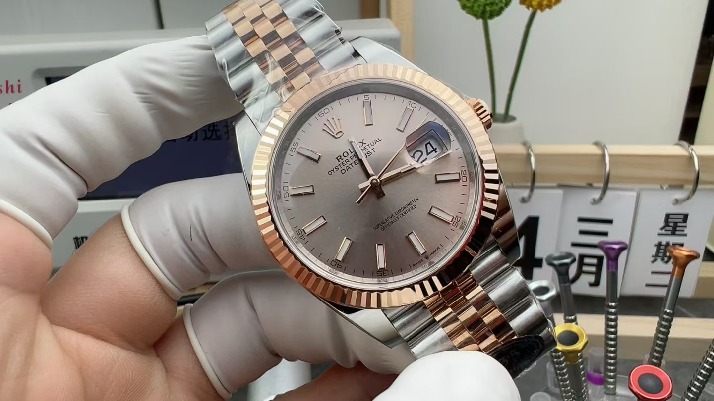 V Factory Rolex Room Rose Gold Log, Five Baht with Brown Plate