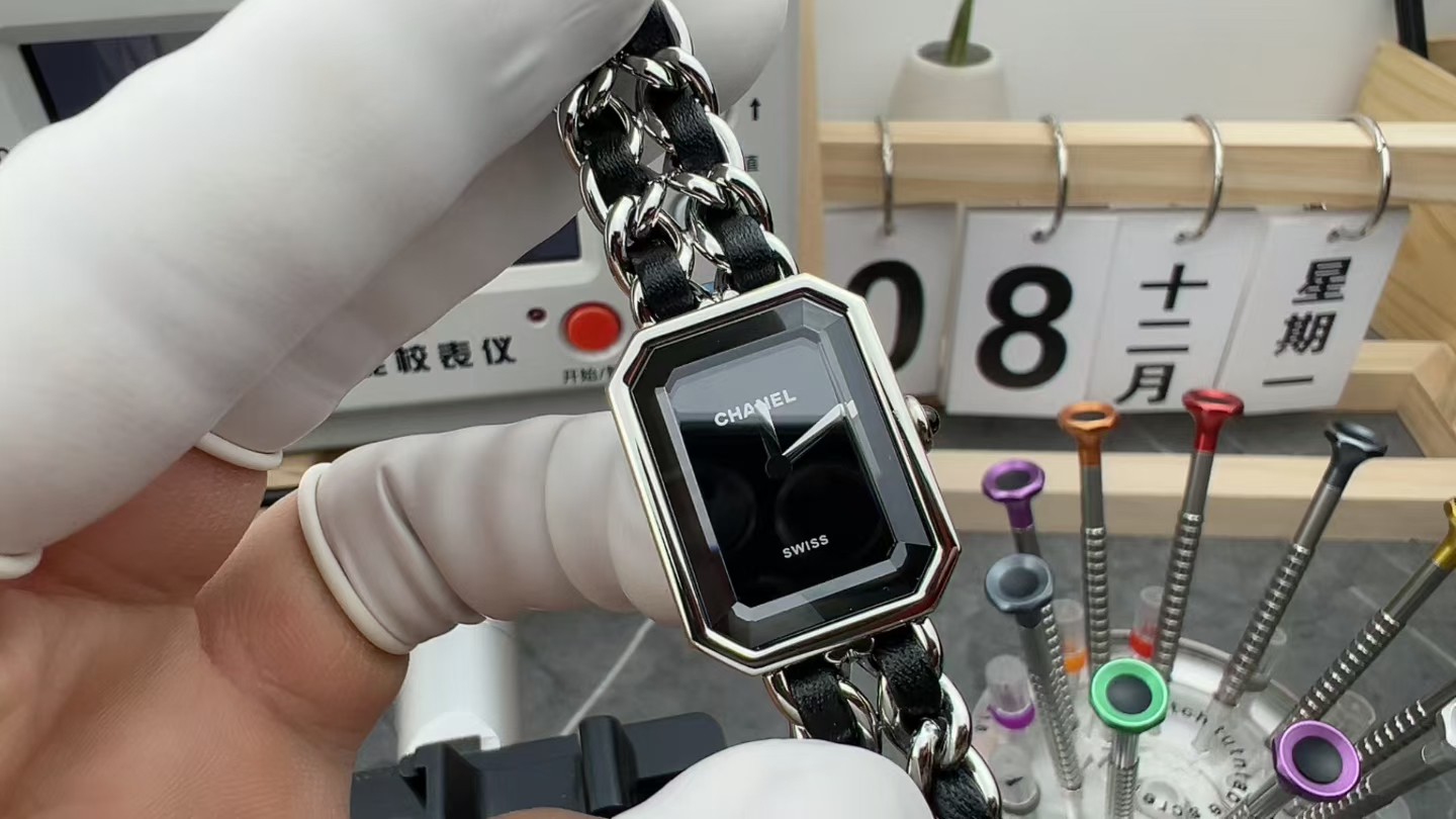 BV Chanel Black Plate