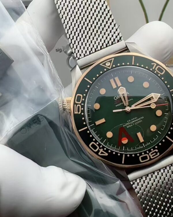 VS Omega has no time to die, Milanese strap green plate