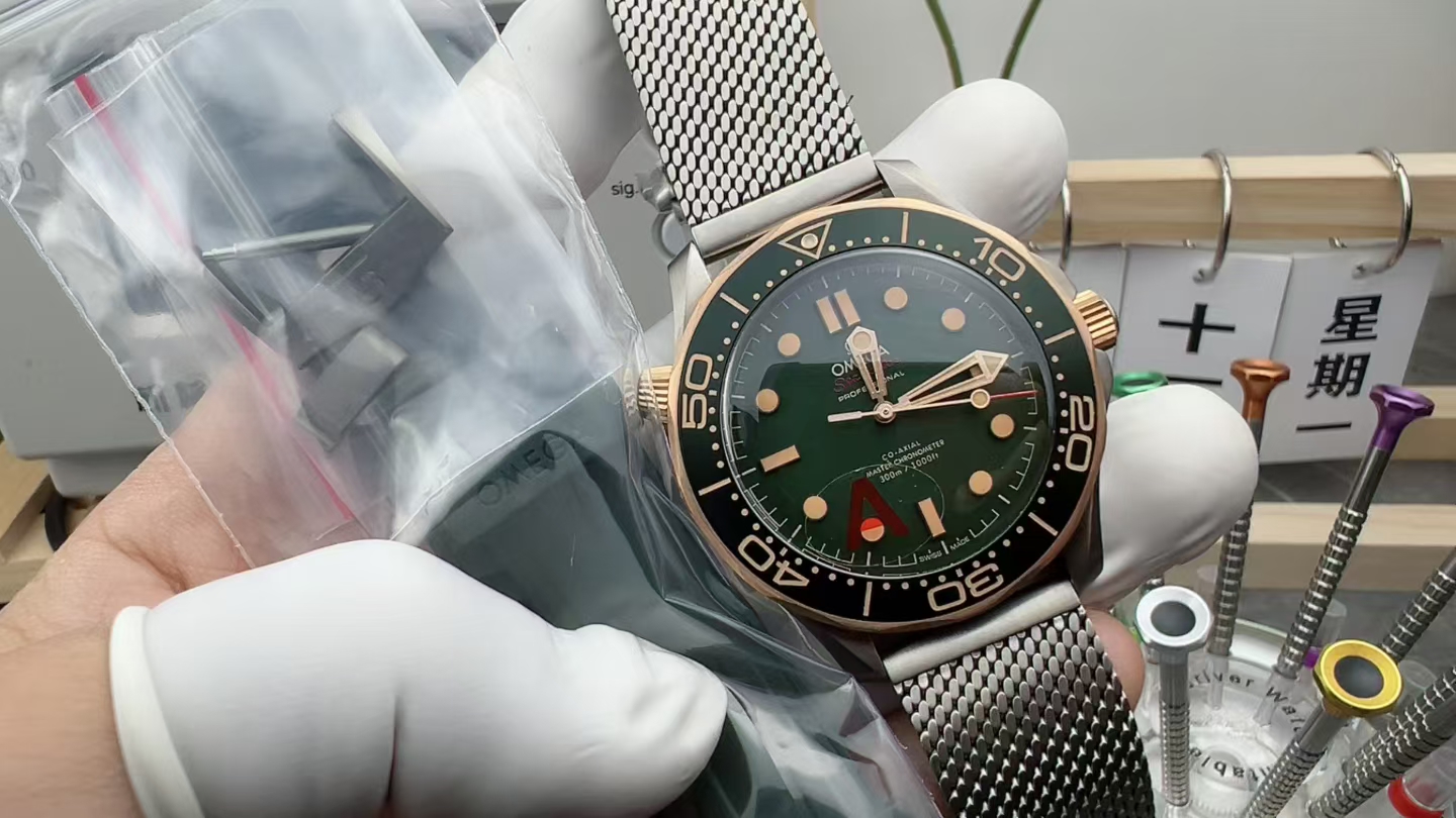 VS Omega has no time to die, Milanese strap green plate