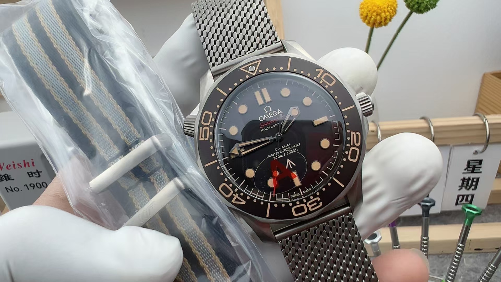 VS Omega black plate has no time to die, Milanese strap