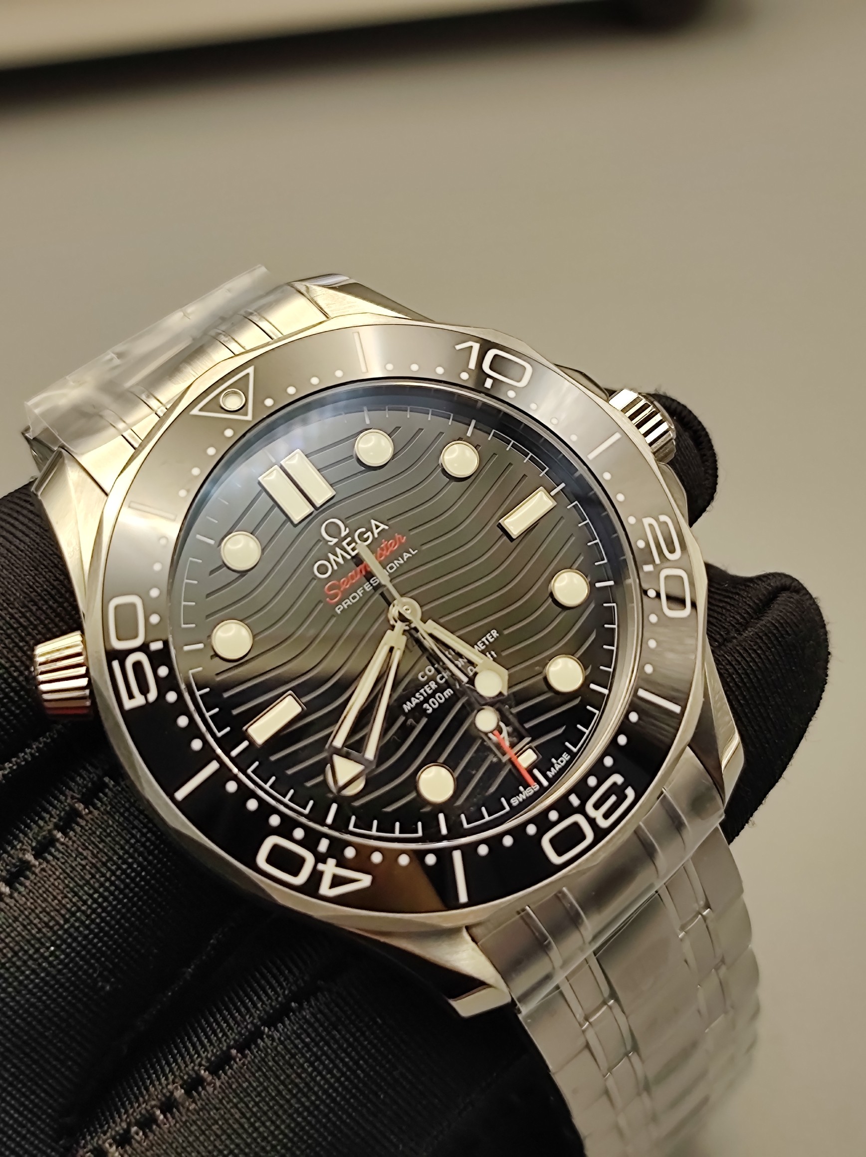 VS Omega Seahorse 300 Steel Belt Black Plate