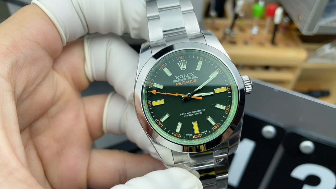 VS Rolex's new green glass lightning needle steel strip