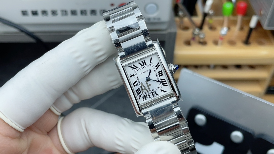 AF Cartier's new small tank steel belt white plate