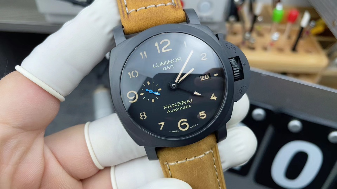 VS Panerai black ceramics in two places