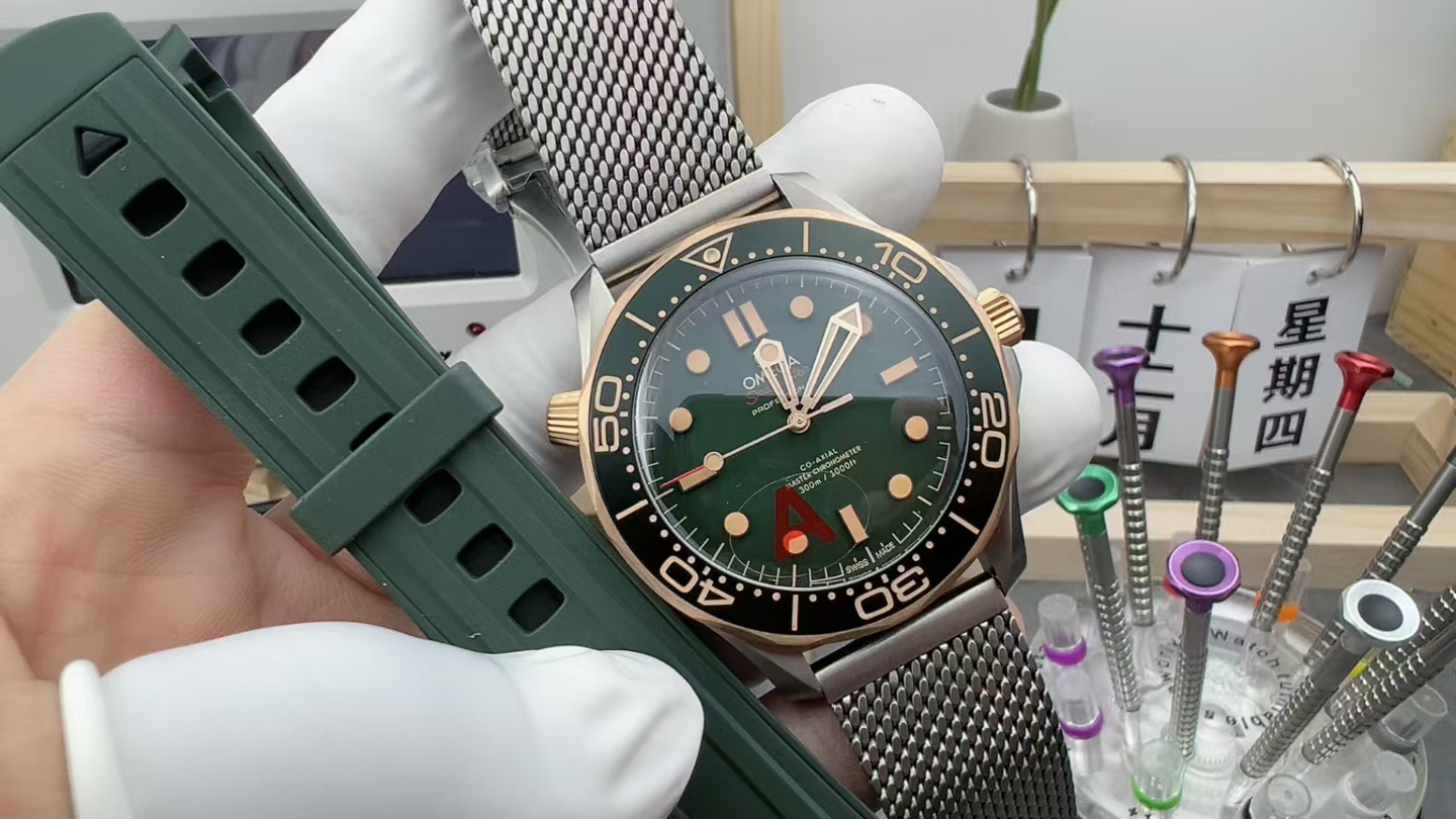 VS Omega gold has no time to die, Milanese strap green plate