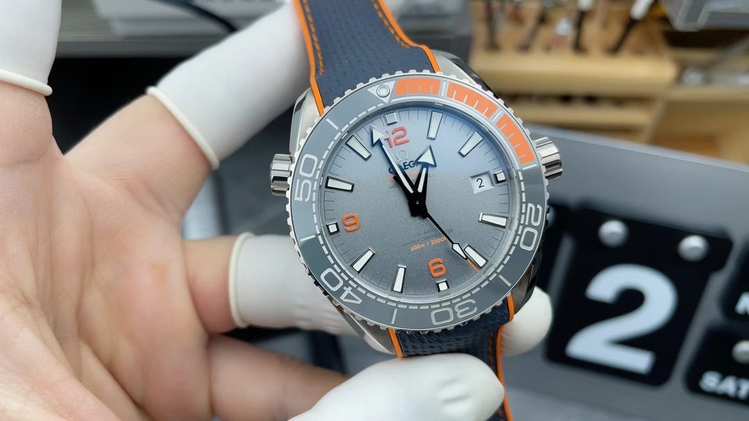 VS Omega Hippocampus Gray Plate Quarter-Orange rubber strap