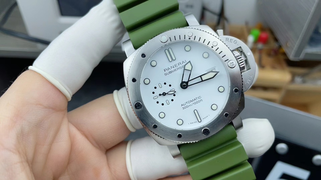 VS Panerai 1226 rubber strap white plate