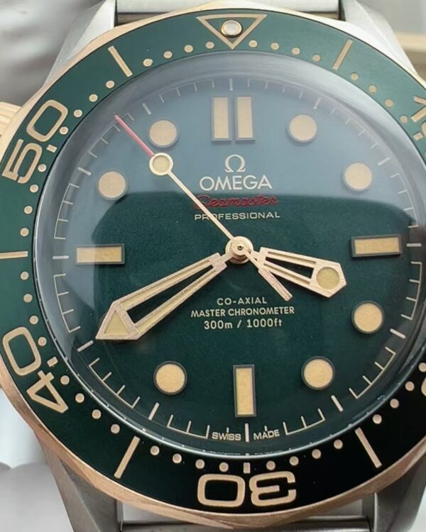 VS Omega has no time to die titanium 2416 Milanese woven strap green plate