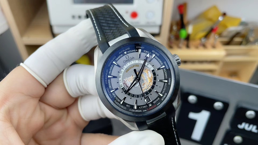 VS Omega Hiphorse 150 World Time titanium shell map rubber strap gray plate