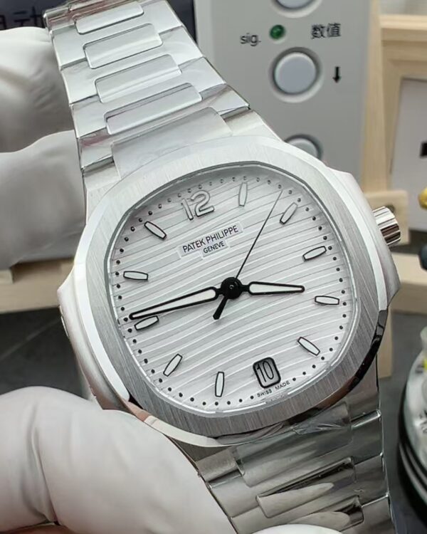 3K Patek Philippe Women's Nautilus 7118/1A‑010 Steel Belt White Plate